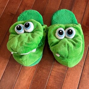 Stompeez Green Crocodile Alligator Plush Slippers Youth Medium